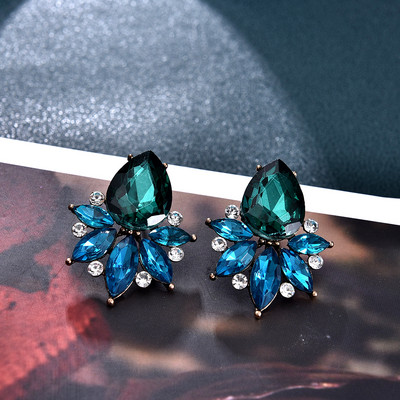 Cercei Ztech Za, culoare verde, cristal/stras, cercei lungi cu pandantiv geometric, bijuterii vintage, accesorii pentru femei