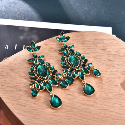 Cercei Ztech Za, culoare verde, cristal/stras, cercei lungi cu pandantiv geometric, bijuterii vintage, accesorii pentru femei