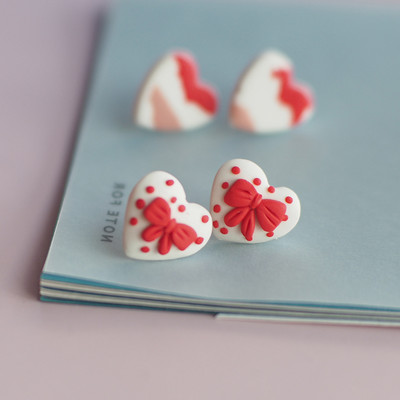 Jarná kolekcia, roztomilé malé visiace srdce, ružová červená pečiatka, obálka s dlhými očkami, sady náušníc z polymérovej hliny, darčeky na Valentína