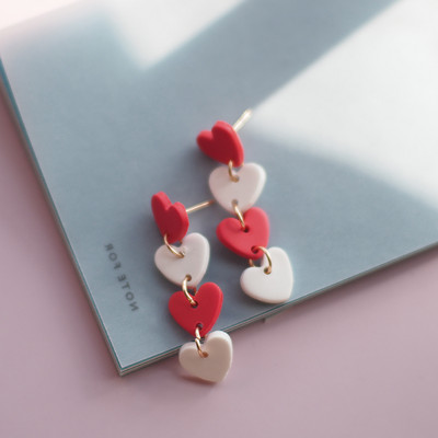 Jarná kolekcia, roztomilé malé visiace srdce, ružová červená pečiatka, obálka s dlhými očkami, sady náušníc z polymérovej hliny, darčeky na Valentína