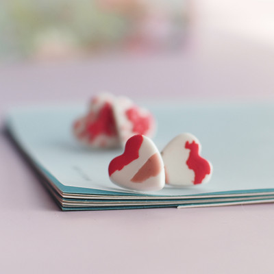 Jarná kolekcia, roztomilé malé visiace srdce, ružová červená pečiatka, obálka s dlhými očkami, sady náušníc z polymérovej hliny, darčeky na Valentína