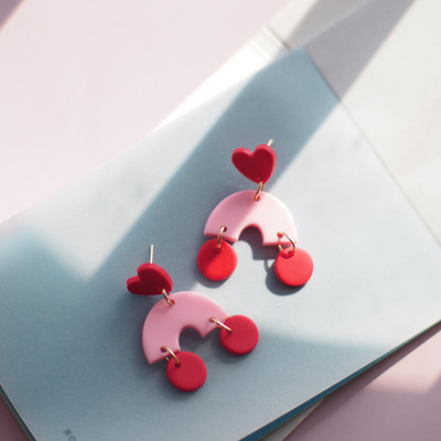 Jarná kolekcia, roztomilé malé visiace srdce, ružová červená pečiatka, obálka s dlhými očkami, sady náušníc z polymérovej hliny, darčeky na Valentína