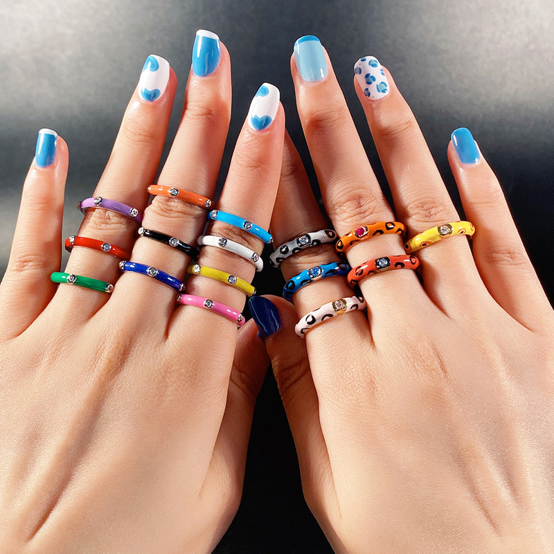 10 színű egyszerű stílusú, fényes cirkon kővel kirakott, egyszerű stílusú zománcgyűrű, divatos női eljegyzési gyűrű