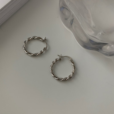 Minimalista vastag csavart fém karikás fülbevaló nőknek Designe temperamentum lányok francia Daily Hoops Statement ékszerek
