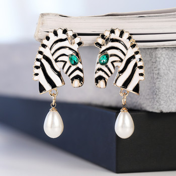 Huitan Fashion Zebra Head Shape Drop σκουλαρίκια Γυναικεία Μαύρο/Λευκό χρώμα Σκουλαρίκι ζώων για Cocktail Party Γυναικεία Statement Κοσμήματα