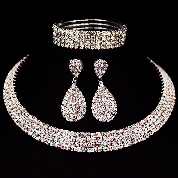 Vânzare fierbinte Mireasa Clasic Strass Cristal Choker Colier Cercei și Brățară Seturi de bijuterii de nuntă Accesorii de nuntă X164