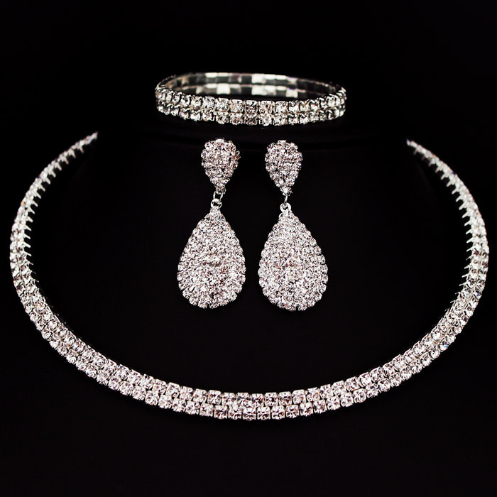 Vânzare fierbinte Mireasa Clasic Strass Cristal Choker Colier Cercei și Brățară Seturi de bijuterii de nuntă Accesorii de nuntă X164