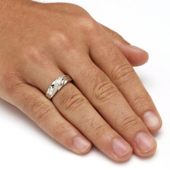 Моден креативен усукан мъжки дамски пръстен Изискан златист метален инкрустиран с бял циркон годежен пръстен Бижута