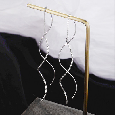 CIAXY Cercei cu ciucuri de culoare argintie cu design curbat geometric pentru femei, estetici de moda coreeană, cercei lungi, bijuterii la modă