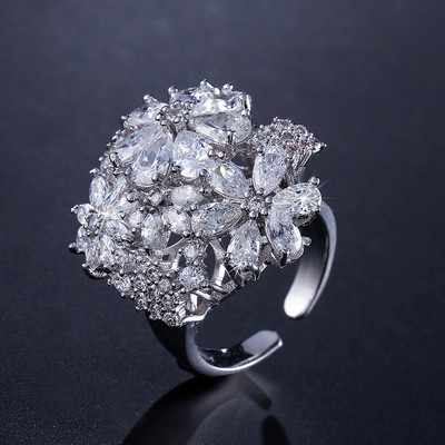 ZAKOL Модни отворени пръстени с бяло злато и циркониеви листа за момиче Модерни кристални крила Пръст за регулиране на пръстена Парти Дамски бижута