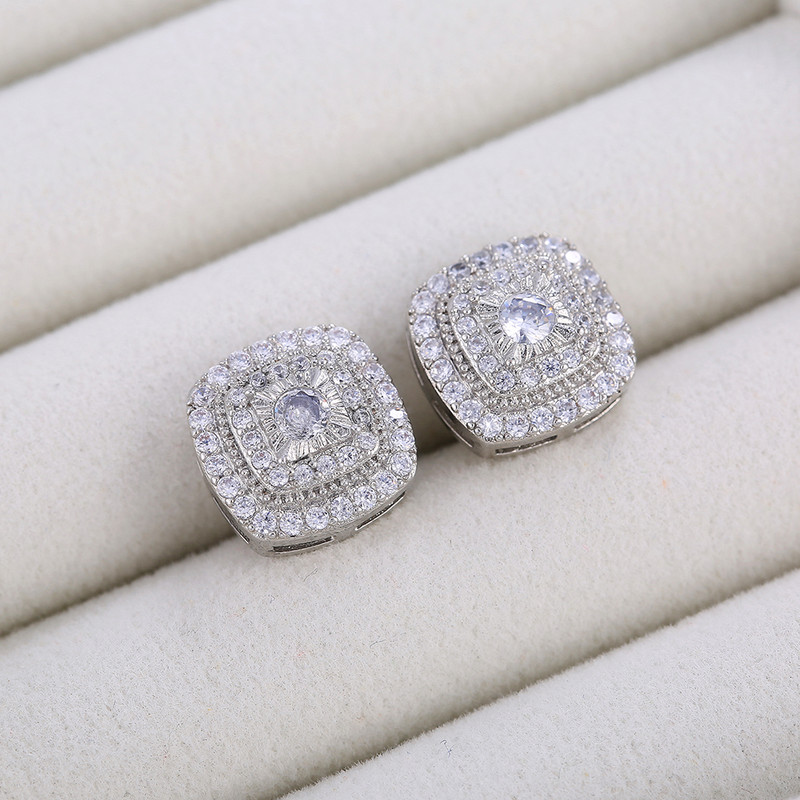 Huitan Brilliant Cubic Zirconia Stud Earrings for Princess Квадратна форма Гъвкав стил Изискан подарък Дамски обеци Класически бижута