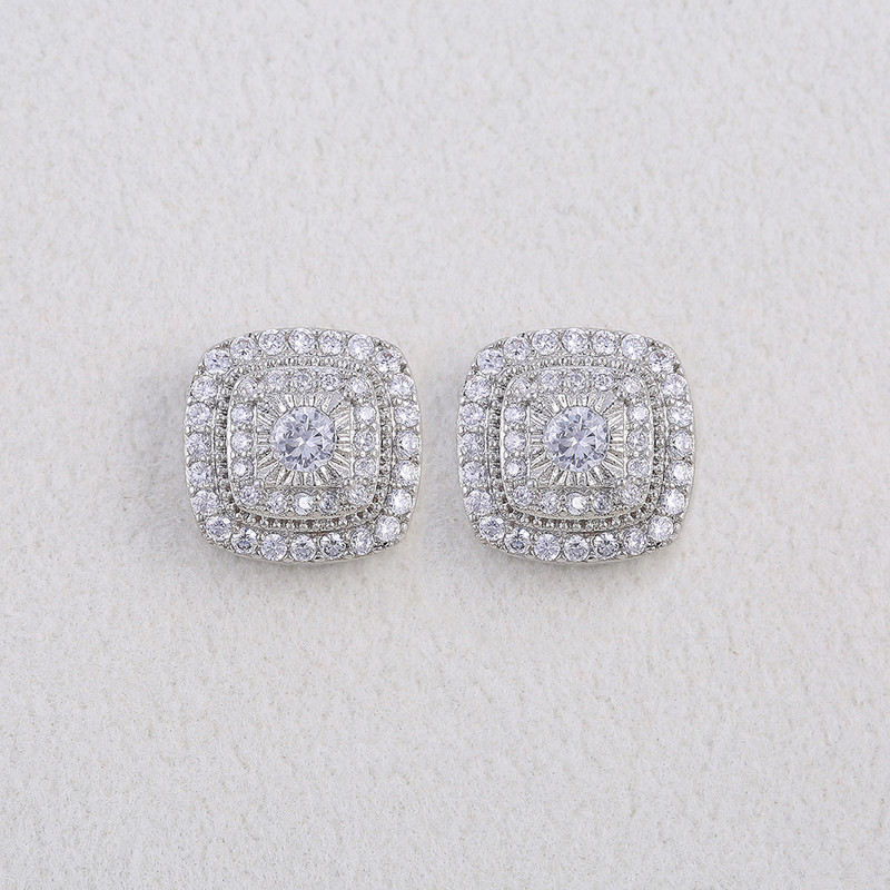 Huitan Brilliant Cubic Zirconia Stud Earrings for Princess Квадратна форма Гъвкав стил Изискан подарък Дамски обеци Класически бижута