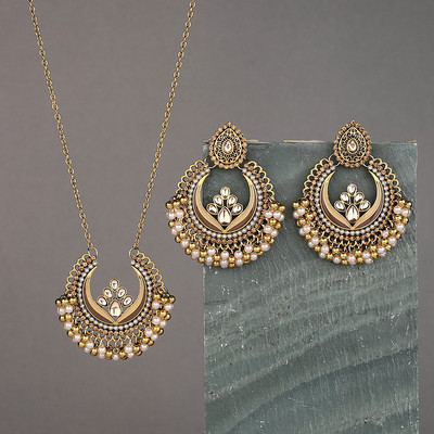 Bijuterii indiene Set de cercei/colier de culoare aurie Bijoux Flori pentru femei CZ Umerașe de bijuterii de nuntă Cercei Jhumka Boemia