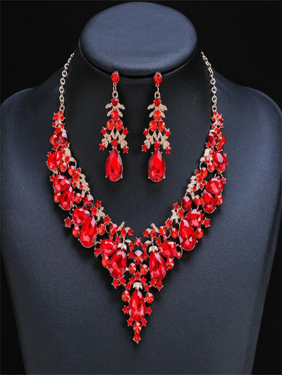 Luxus niche 2022 új nyaklánc szett női kétrészes elegáns hangulatú Kiváló minőségű galvanizált ötvözet ékszer kiegészítők