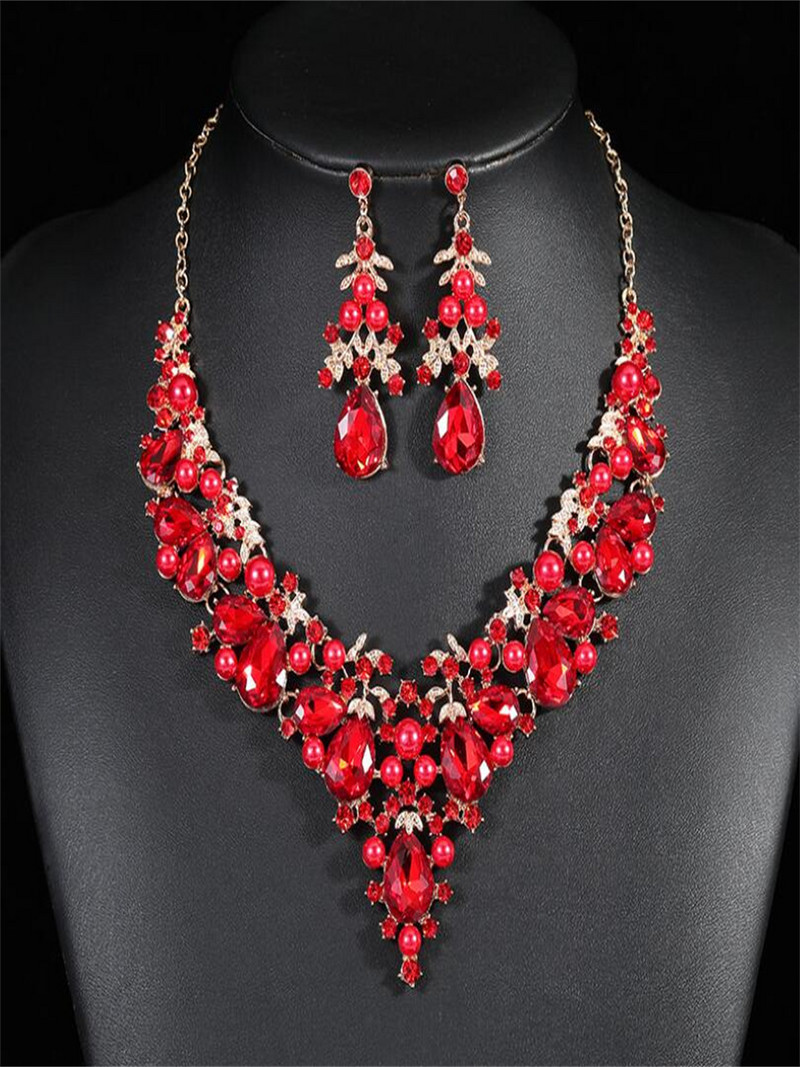 Luxus niche 2022 új nyaklánc szett női kétrészes elegáns hangulatú Kiváló minőségű galvanizált ötvözet ékszer kiegészítők