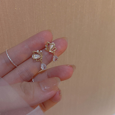 Cercei tip fluture cu flori de modă coreeană pentru femei AAA Zircon Frunze rafinate Cercei cu cristale de perle Bijuterii de nuntă de petrecere