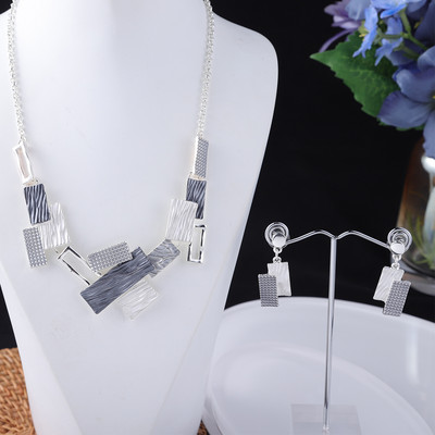 Reducere Cring Coco Magnolia Flower Bijuterii Seturi Fashion Resign Pandantiv Colieri Albastru Email Lanțuri Colier Cercei pentru femei