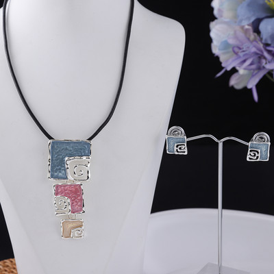 Reducere Cring Coco Magnolia Flower Bijuterii Seturi Fashion Resign Pandantiv Colieri Albastru Email Lanțuri Colier Cercei pentru femei