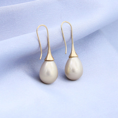 White Teardrop Simulation Pearl Earrings Dangle For Women Baroque Palace Style Jewelry Long Temperament Hook Απλά σκουλαρίκια