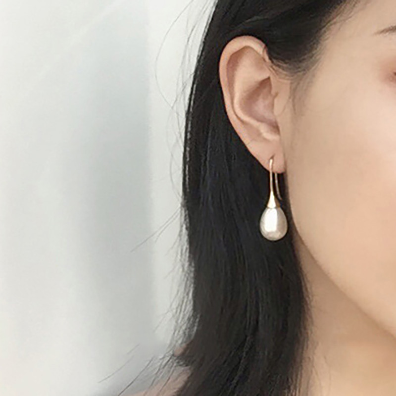 White Teardrop Simulation Pearl Earrings Dangle For Women Baroque Palace Style Jewelry Long Temperament Hook Απλά σκουλαρίκια