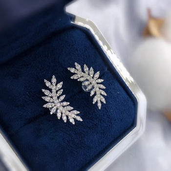 Huitan Малки свежи обеци с листа с CZ камък Естетични бижута за жени Сребърен цвят Модни обеци Сватбени аксесоари