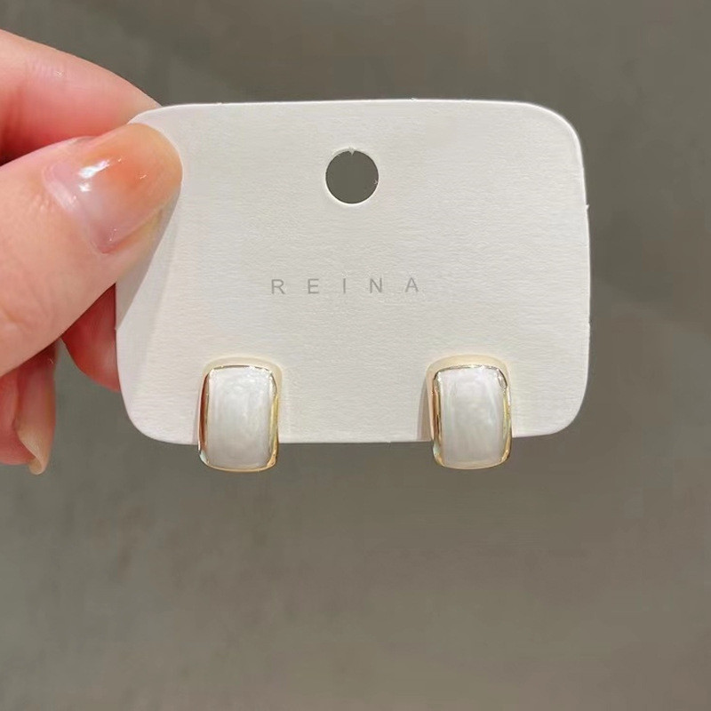 Új elegáns zománcozott női fülbevaló apró C-alakú fülbevaló arany színű fém szegecsekkel koreai divatos füldísz aretes de mujer