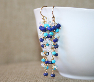 Vegyes színű gyöngyfürt zöld ametiszttel Fülbevaló