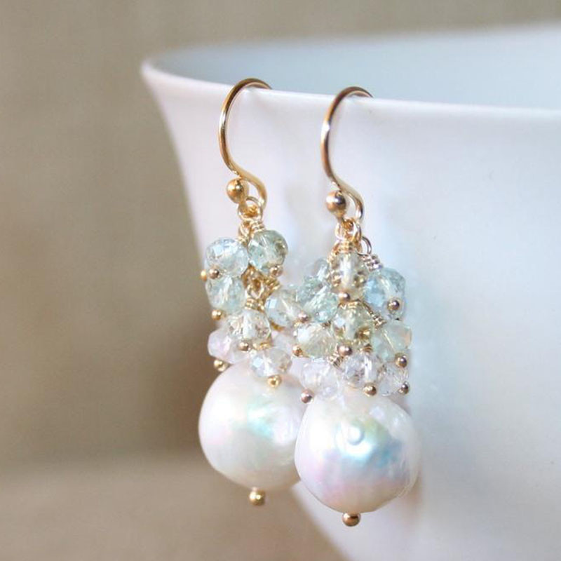 Vegyes színű gyöngyfürt zöld ametiszttel Fülbevaló