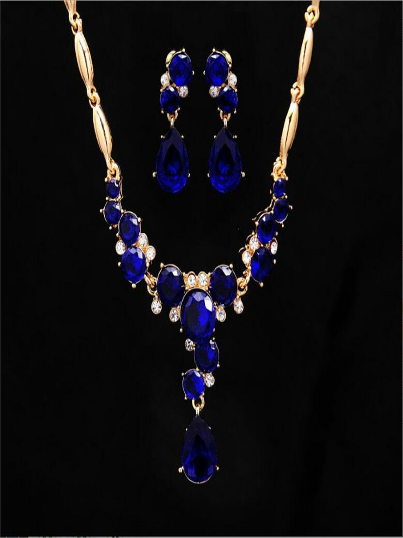 Aranylemezes kristály nyaklánc fülbevaló ékszer szett Minőségi ötvözetből készült ékszer kiegészítők női