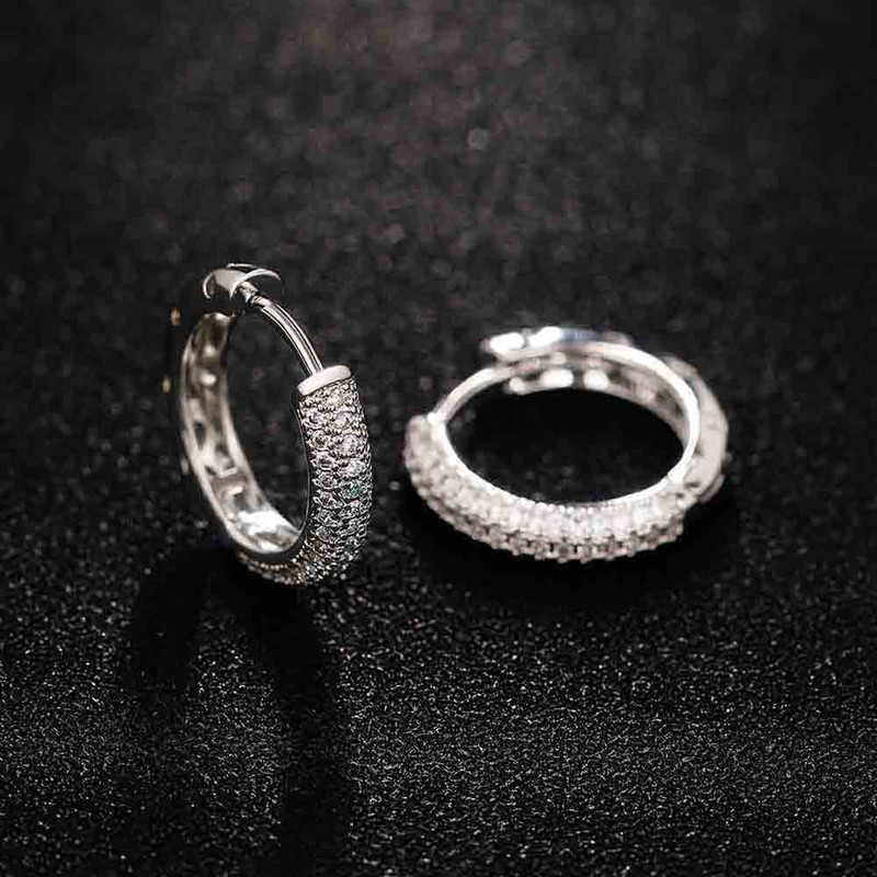 Huitan egyszerű karikás fülbevaló nőknek ezüst színű 16 mm-es kerek, kör alakú fülbevaló CZ Daily Wear divatos sokoldalú női ékszerrel