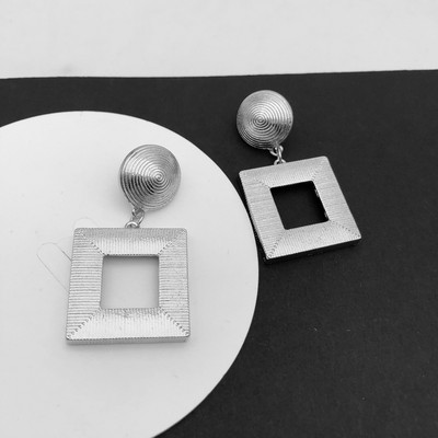 F.J4Z Fashion Punk auskarai moteriai Roko lydinio kvadratiniai Geo Chunky Auskarai Ladies Club Show Alloy Auskarai papuošalai Dropship