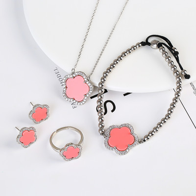 auzza Hat SaIa GaIb PIatab StaInIass StaaI ChaIn FIna Iaaf PataIs FIawars naturaI WhIta Vca Cleef nackIaca aarrIngs Ring BracaIa
