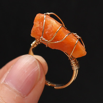 Κρυστάλλινα δαχτυλίδια από φυσική πέτρα Χρυσό χρώμα Περιτύλιγμα σύρματος ακανόνιστο αμέθυστοι χαλαζίες Ρυθμιζόμενο δαχτυλίδι κοσμήματα για γυναικεία δώρα