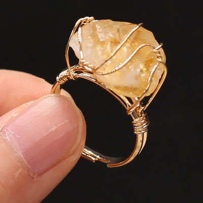 Κρυστάλλινα δαχτυλίδια από φυσική πέτρα Χρυσό χρώμα Περιτύλιγμα σύρματος ακανόνιστο αμέθυστοι χαλαζίες Ρυθμιζόμενο δαχτυλίδι κοσμήματα για γυναικεία δώρα