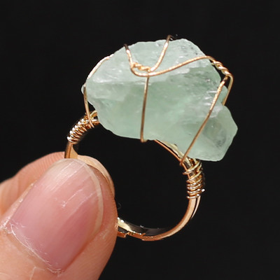 Κρυστάλλινα δαχτυλίδια από φυσική πέτρα Χρυσό χρώμα Περιτύλιγμα σύρματος ακανόνιστο αμέθυστοι χαλαζίες Ρυθμιζόμενο δαχτυλίδι κοσμήματα για γυναικεία δώρα