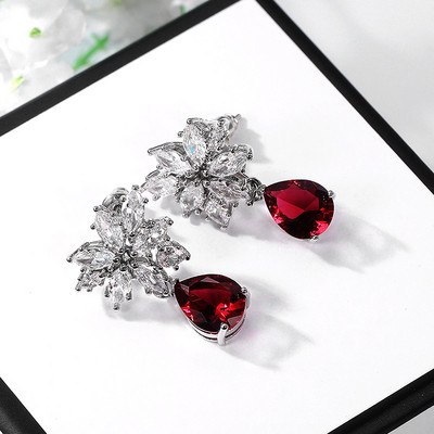 Huitan Елегантни дамски капкови обеци за танцово парти Crystal Red CZ висулка Годишнина от сватба Женски обеци Модни бижута