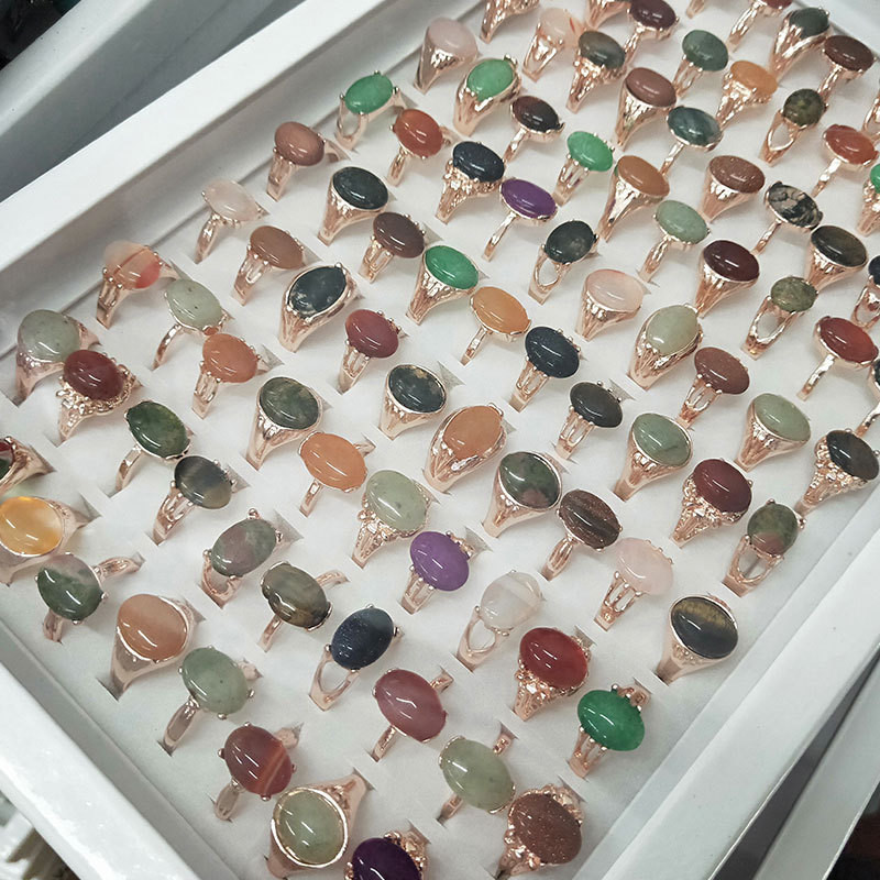 Veľkoobchodné 10 ks/lot Mix náhodných farieb Štýl Prírodný kameň Zliatinové prstene Módne šperky Dámske párty Snubný prsteň