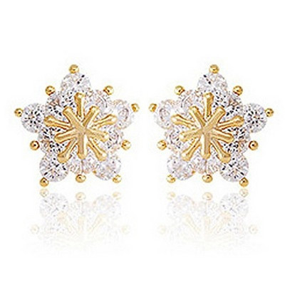 Huitan Зимни обеци снежинки с ослепителен кристален кубичен цирконий 3 метални цвята Нежни обеци за жени Модни бижута