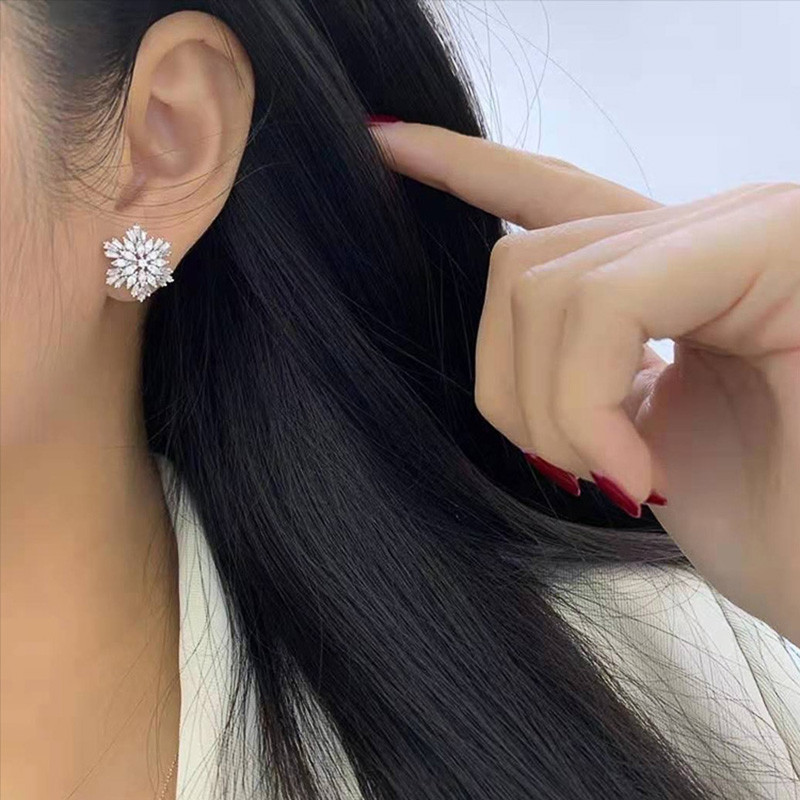 Huitan luxus hópehely fülbevaló teljes AAA köbös cirkon Bling Bling női fülkiegészítők karácsonyi ajándék új divatos ékszerek
