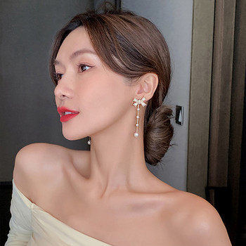 2021 Нов елегантен лък Перлен пискюл Дълги обеци Парти луксозни бижута за момичета Корейски модни аксесоари Капкови обеци за жени