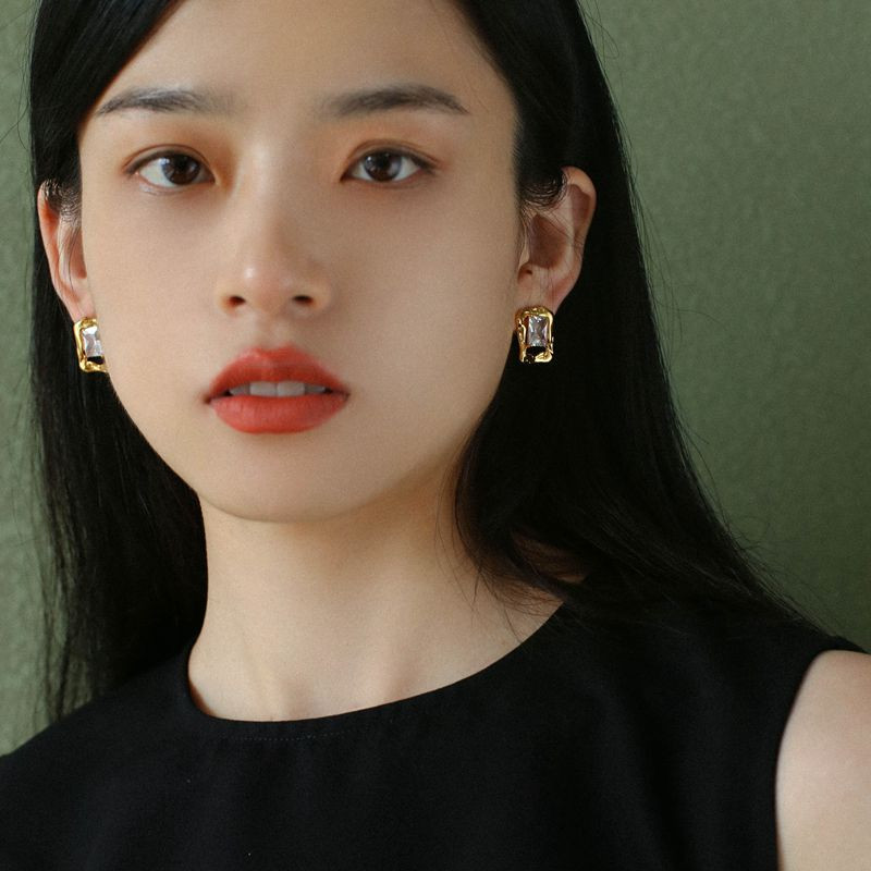 Europietiški ir amerikietiški vintažiniai geometriniai netaisyklingi stačiakampiai metalo inkrustuoti cirkonio auskarai moterims madingi papuošalų priedai