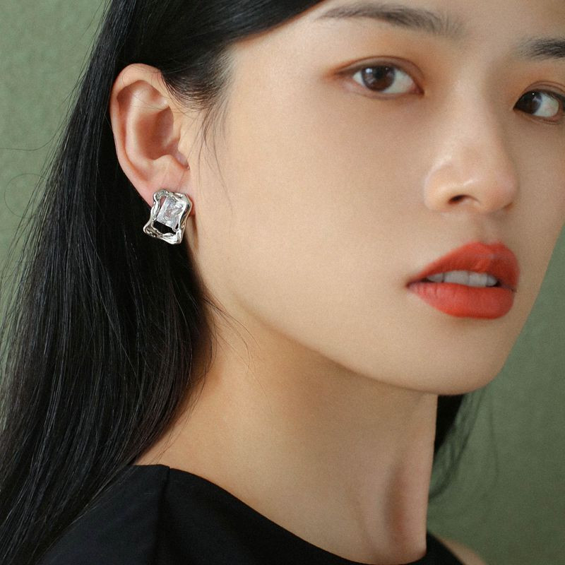Europietiški ir amerikietiški vintažiniai geometriniai netaisyklingi stačiakampiai metalo inkrustuoti cirkonio auskarai moterims madingi papuošalų priedai