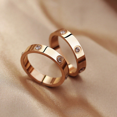 2021 Горещи кристални пръстени от неръждаема стомана за жени Мода Титан Bague Femme Сватбен годежен пръстен Lover Луксозна марка Бижута