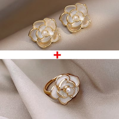 Prancūziškas romantiškas elegantiškas baltas emalis žiedlapių gėlės formos auskarai 2022 m. Nauji papuošalai Saldūs aksesuarai, skirti prabangiems moteriškiems papuošalams