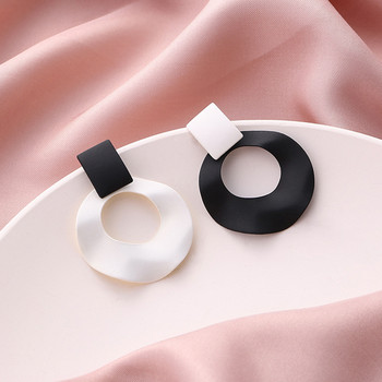 Нови дамски модни черно-бели обеци със смесени цветове, кухи кръгли висулки, щипки за уши за дамски бижута без пиърсинг