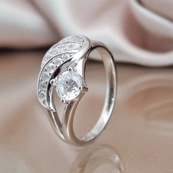 Класически модни дамски пръстени Метален златен цвят Бял циркон Пръстен за жени Романтична булка Момиче Предложение Пръстен Сватбени бижута Подарък