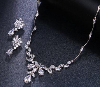 „Emmaya“ išskirtinis pakabukas, blizgus spalvingas papuošalas Raktinių kauliukų vakarienės dizaino kubinių cirkonio pakabukų karolių rinkinys moteriai