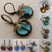 Ružičasto crvene vintage metalne umetnute višebojne staklene kupolaste naušnice Victoria Brass Dragonfly naušnice s privjeskom Poklon za žene