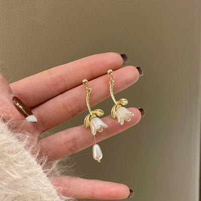Корейски стил Малки обеци с щипка за уши с цвете на маргаритка Пролетни прости бели лилави венчелистчета без пиърсинг Обеци с щипка за жени