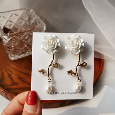 Корейски стил Малки обеци с щипка за уши с цвете на маргаритка Пролетни прости бели лилави венчелистчета без пиърсинг Обеци с щипка за жени